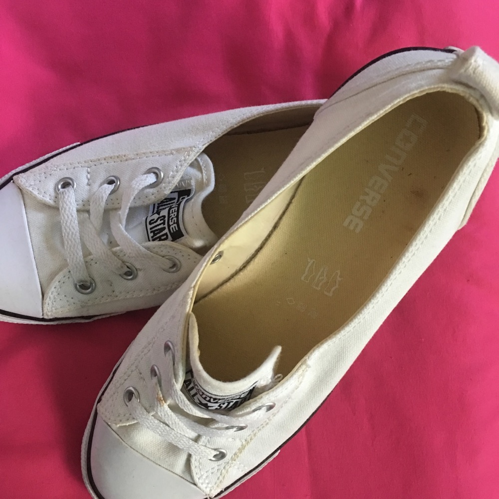 White Converse woman's Sz 8.5